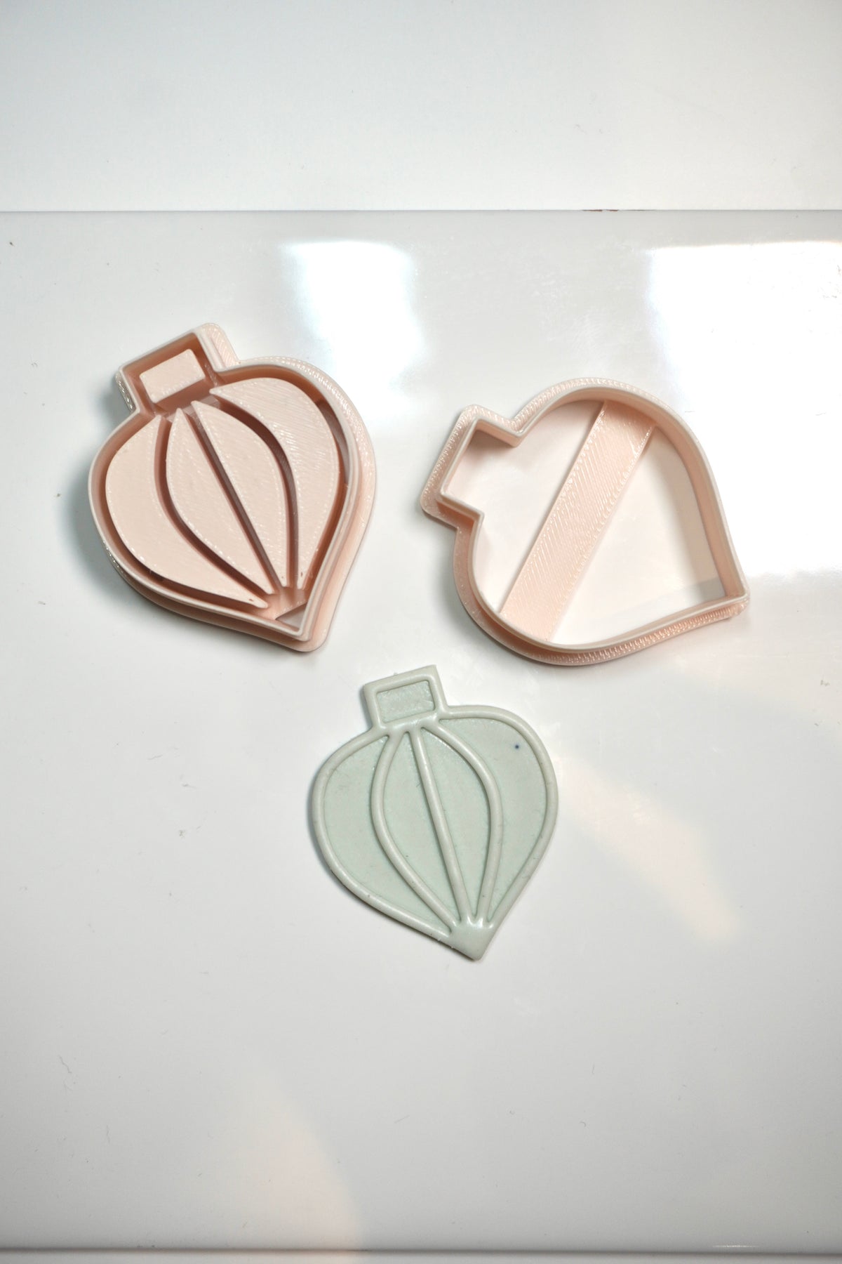 Stained Glass bauble with outline cutter