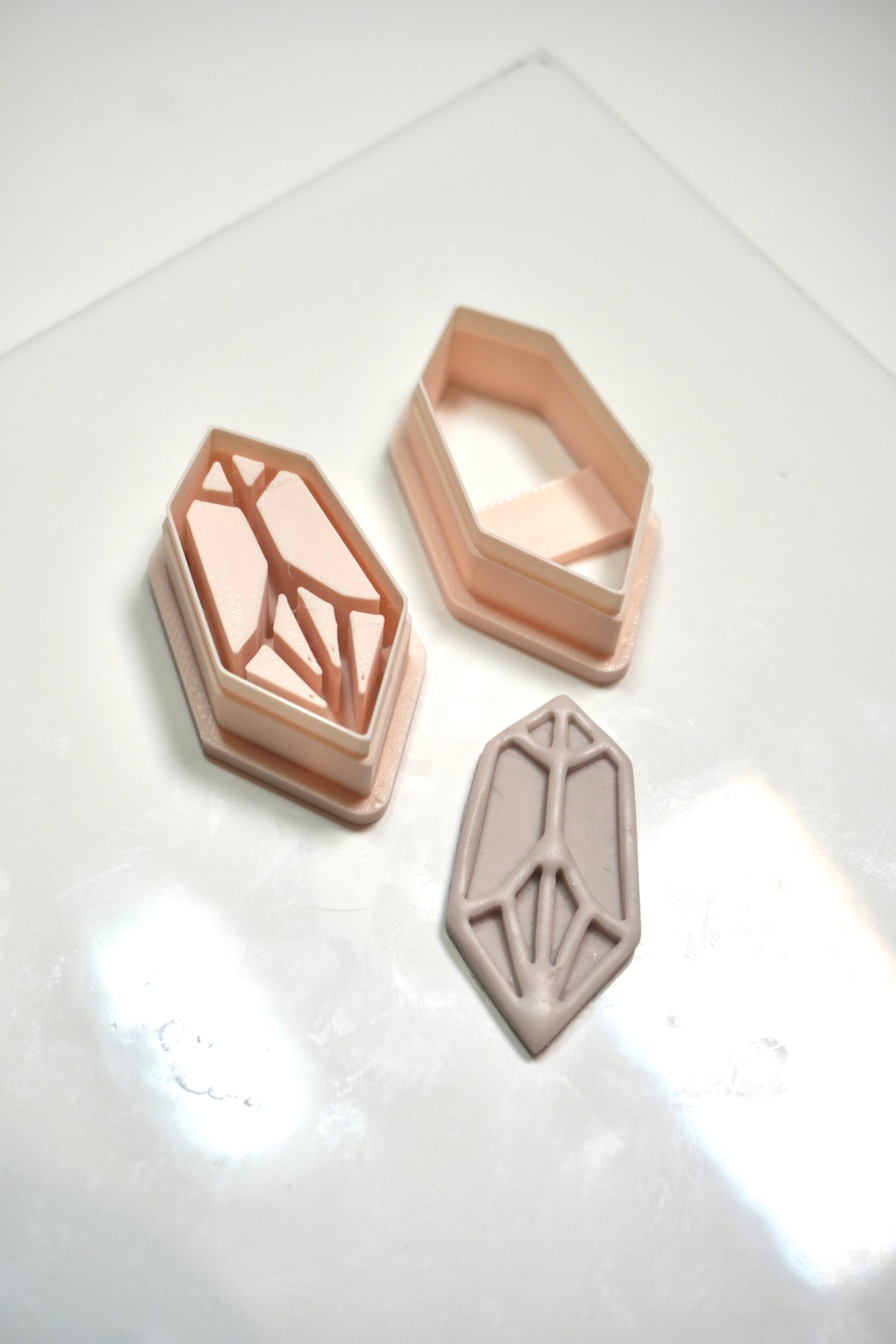Gemstone stained glass with outline cutter