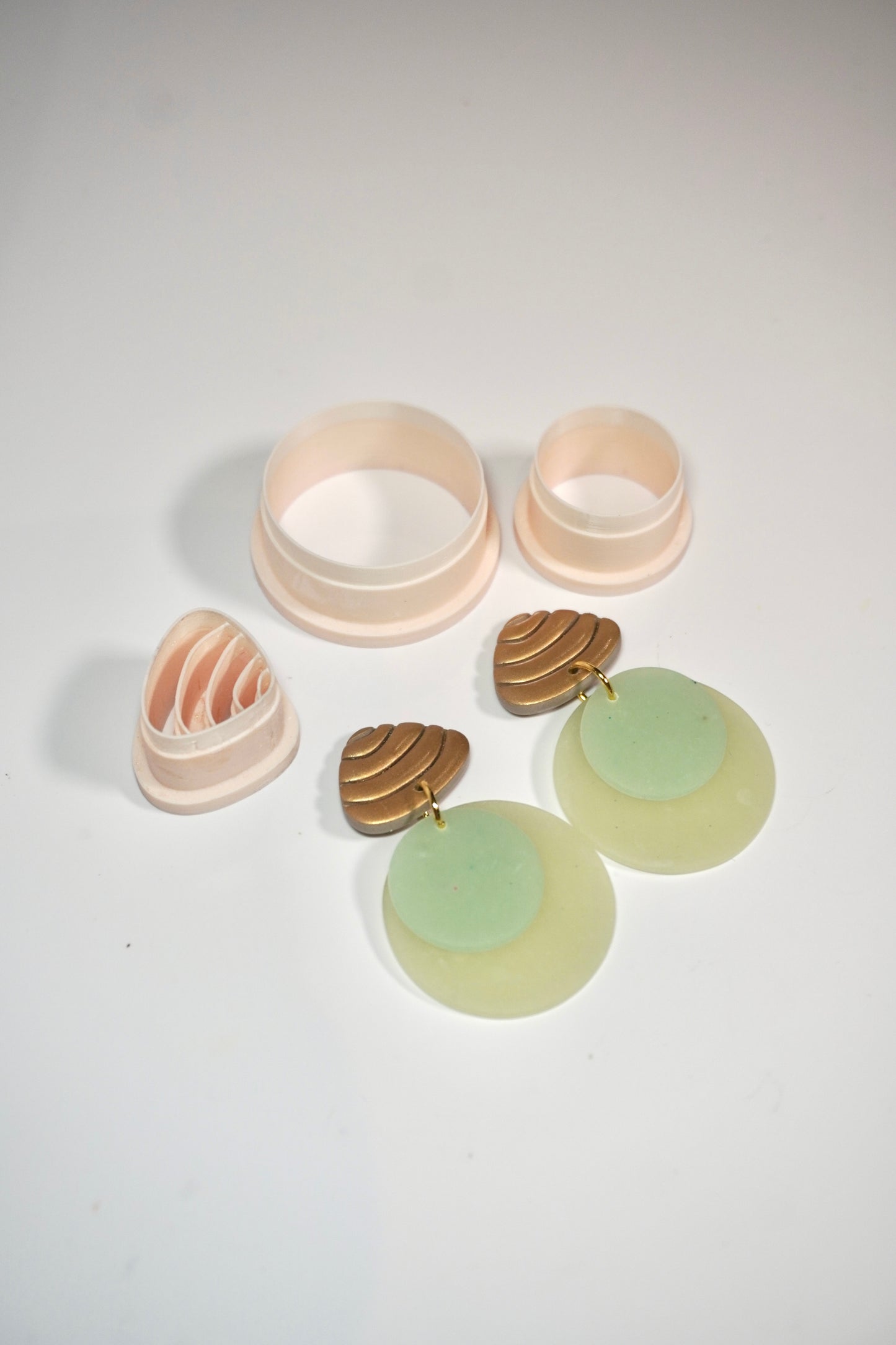 Shell and circles