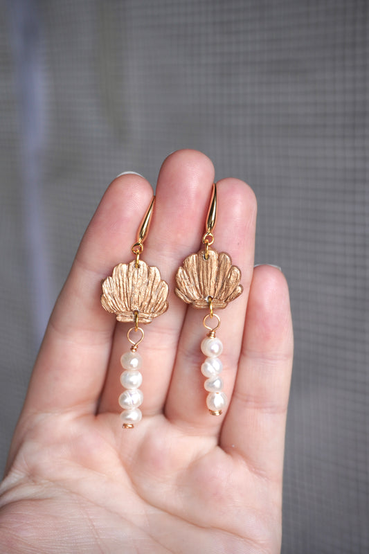 Bronze shell and freshwater pearls