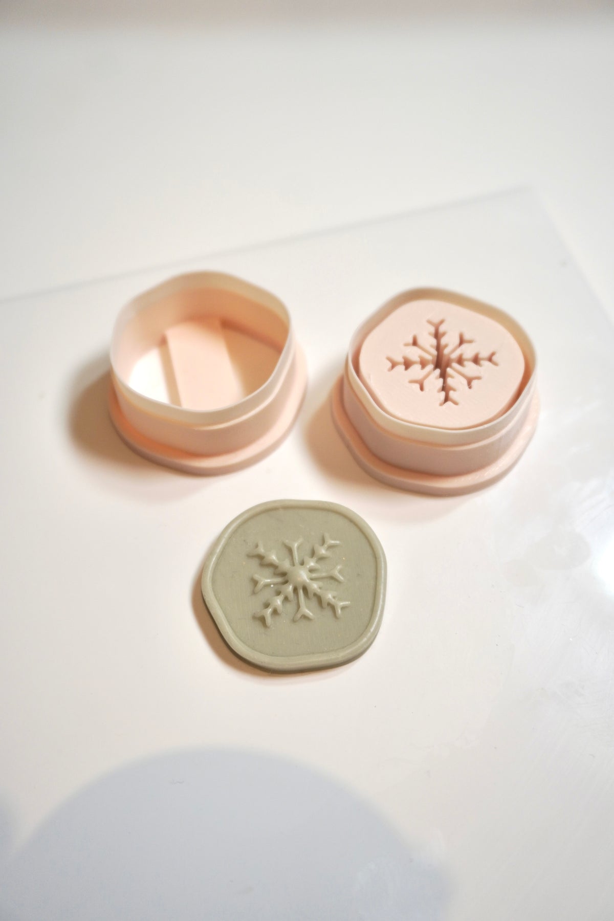 Wax stamp snowflake with outline cutter