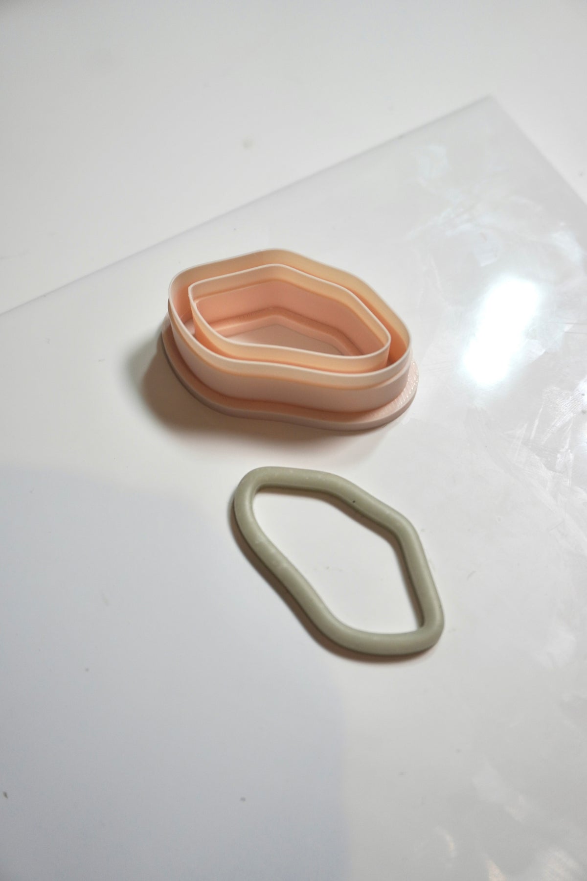 Wavy outline small