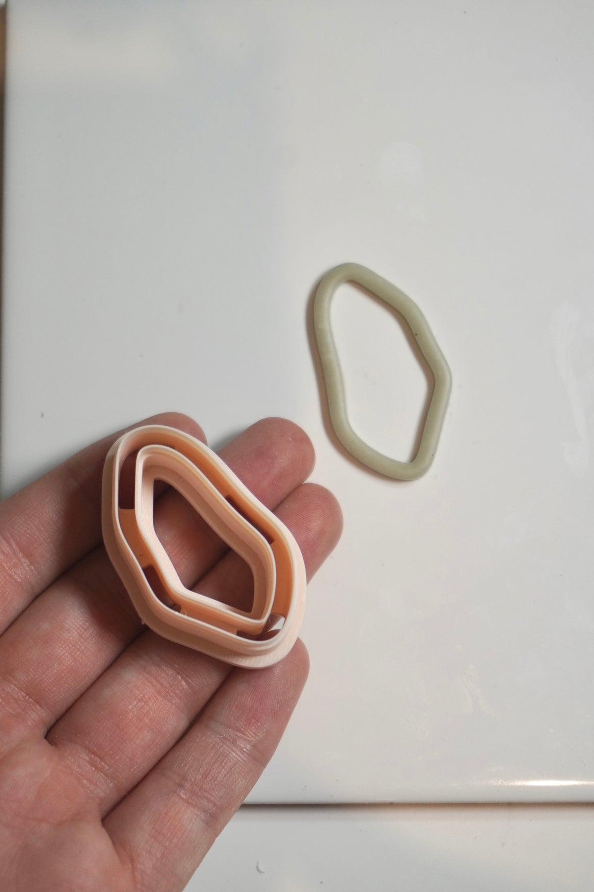 Wavy outline small