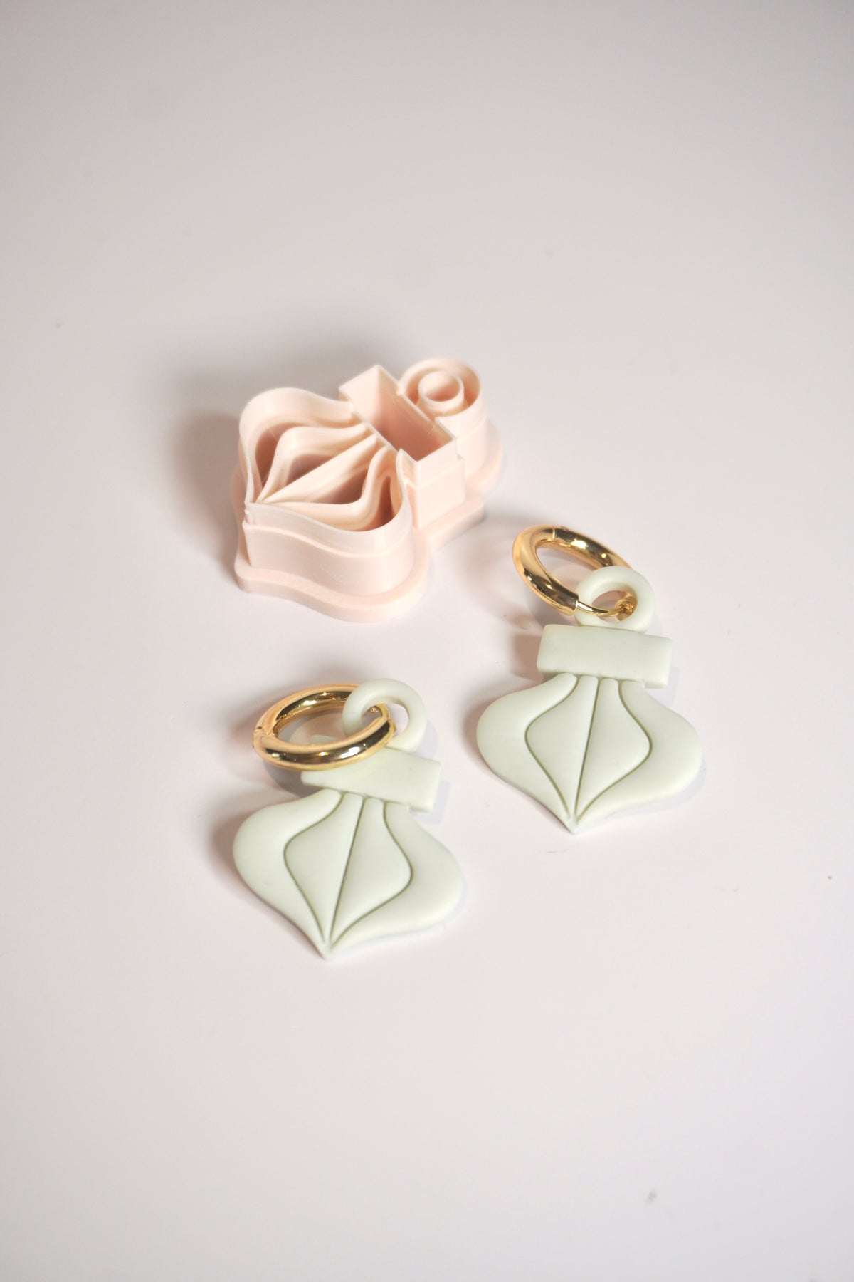 Hoop charm bauble 5