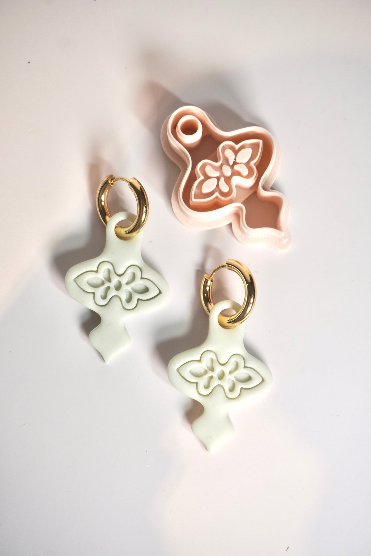 Hoop charm bauble 7