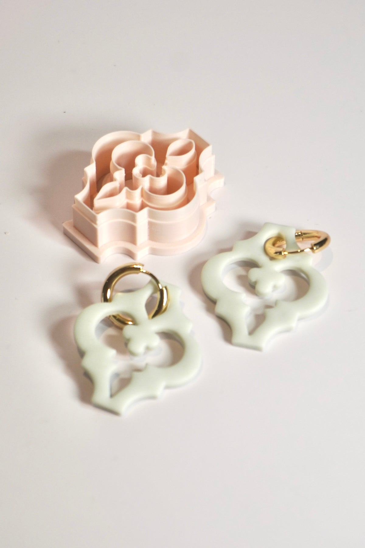 Hoop charm bauble 8
