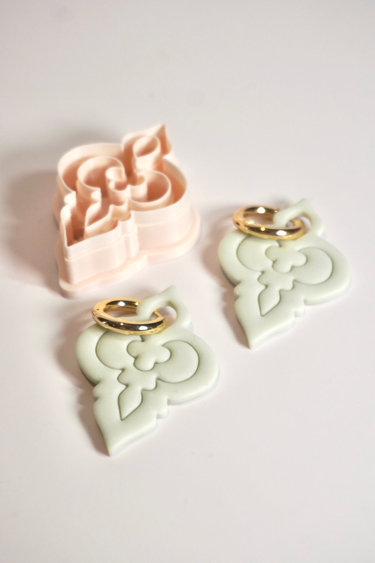 Hoop charm bauble 10