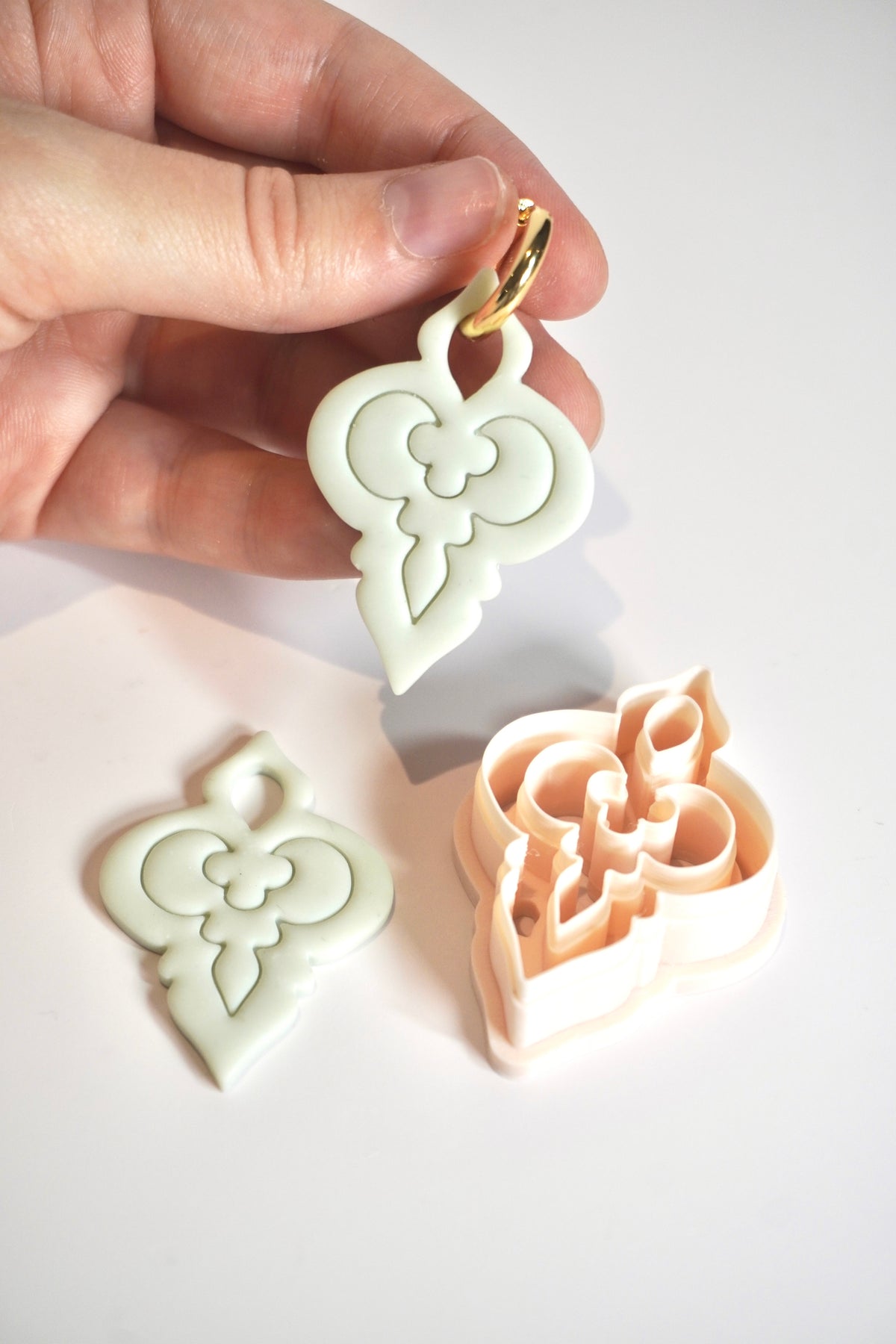 Hoop charm bauble 10