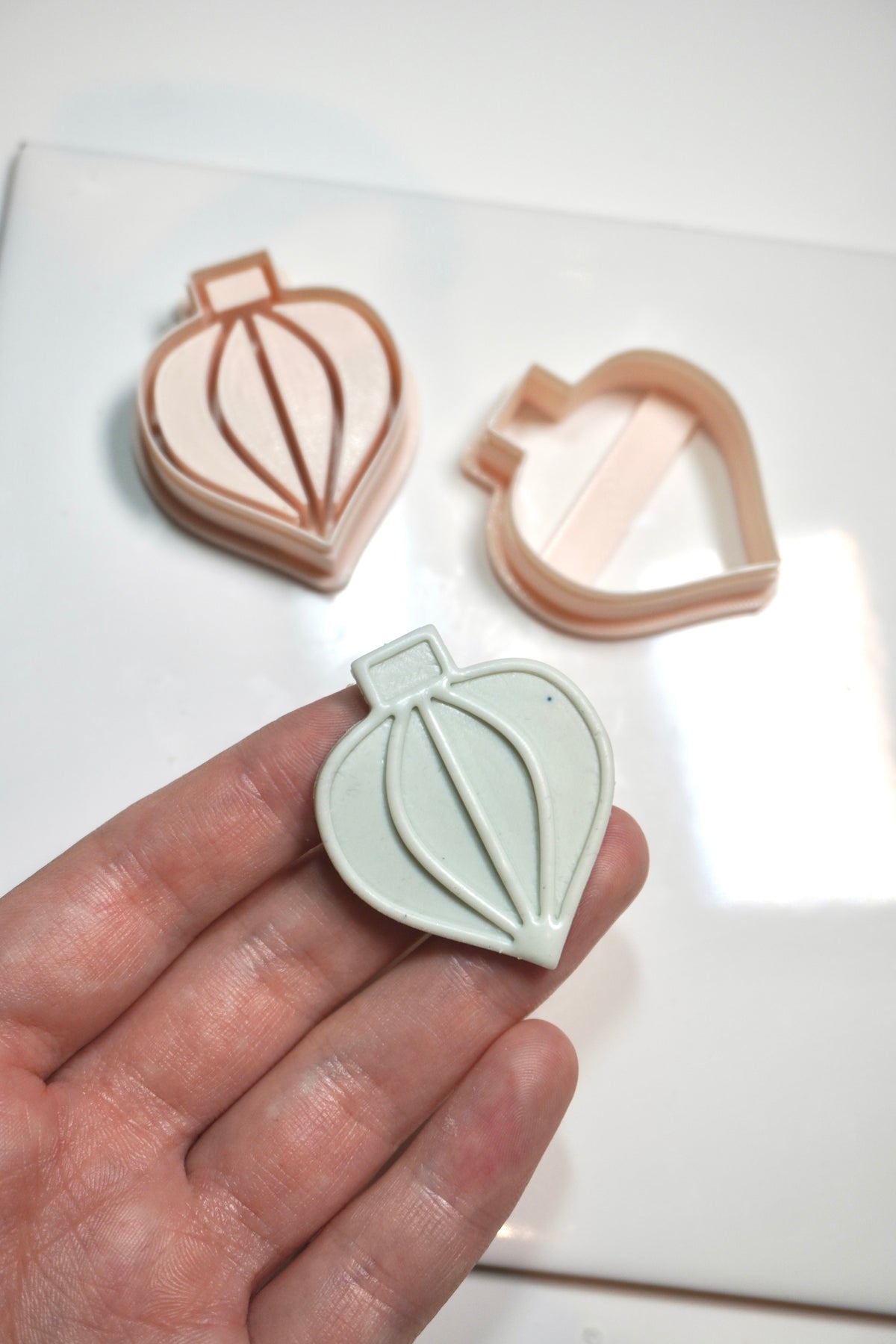 Stained Glass bauble with outline cutter