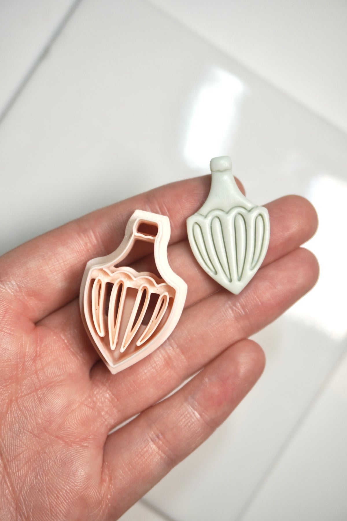 Embossed bauble vintage