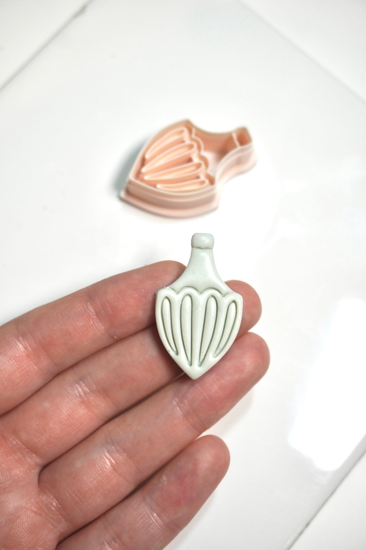 Embossed bauble vintage