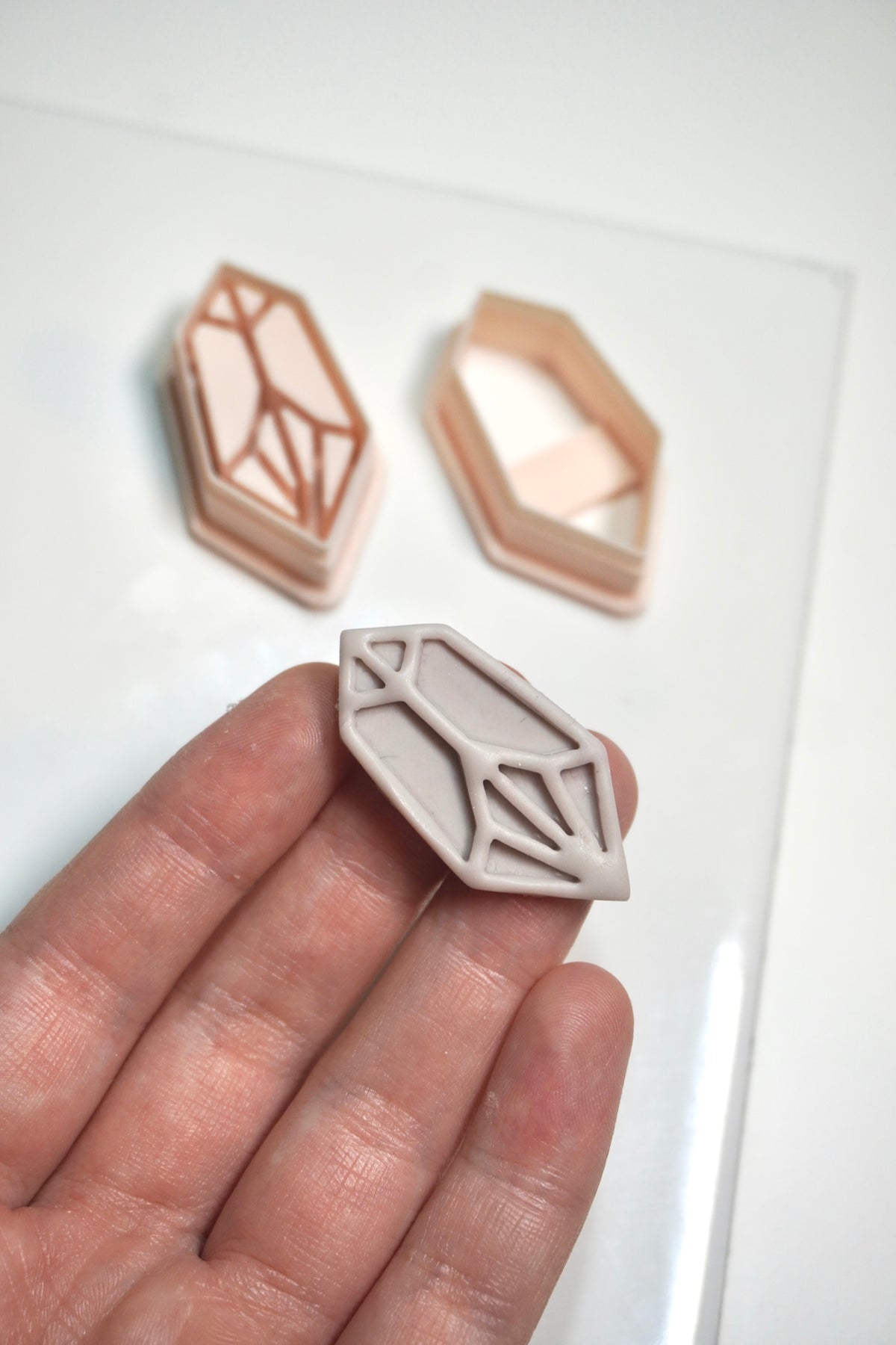 Gemstone stained glass with outline cutter