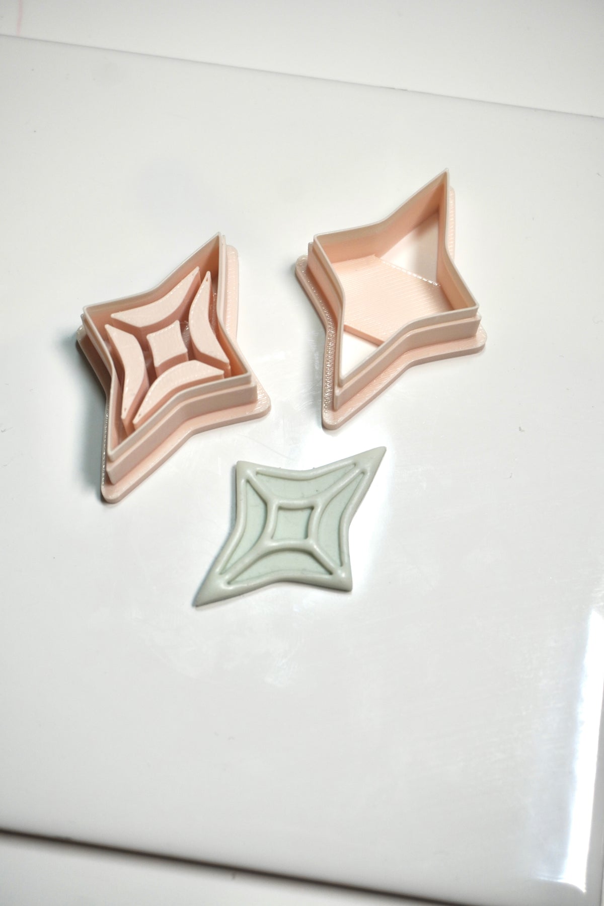 Stained glass star with outline cutter