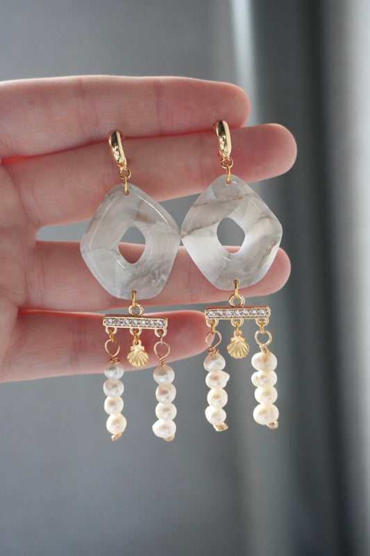 White Stone - Freshwater pearls & Sea Shell