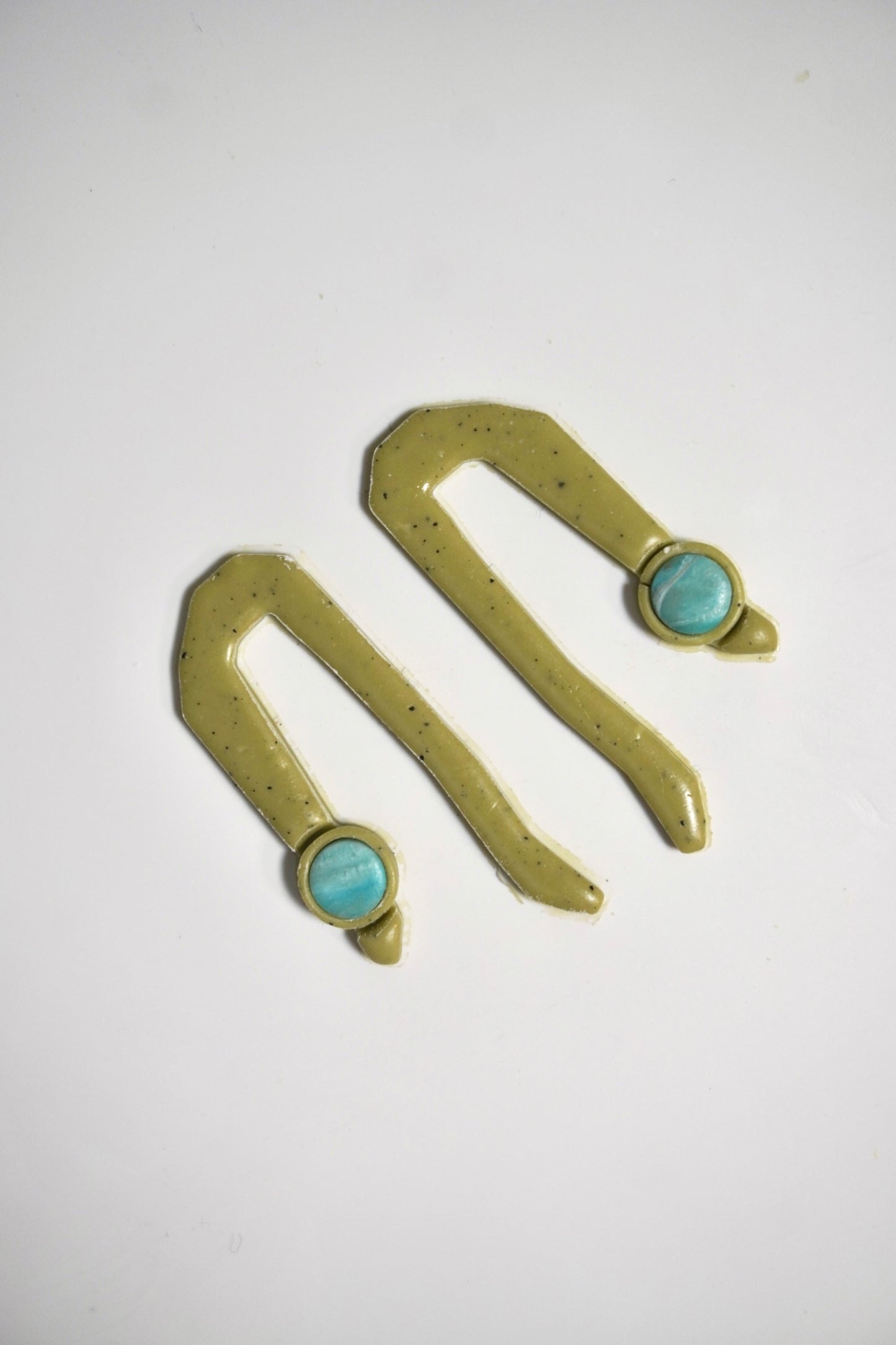 Organic Arc with small gem bezel