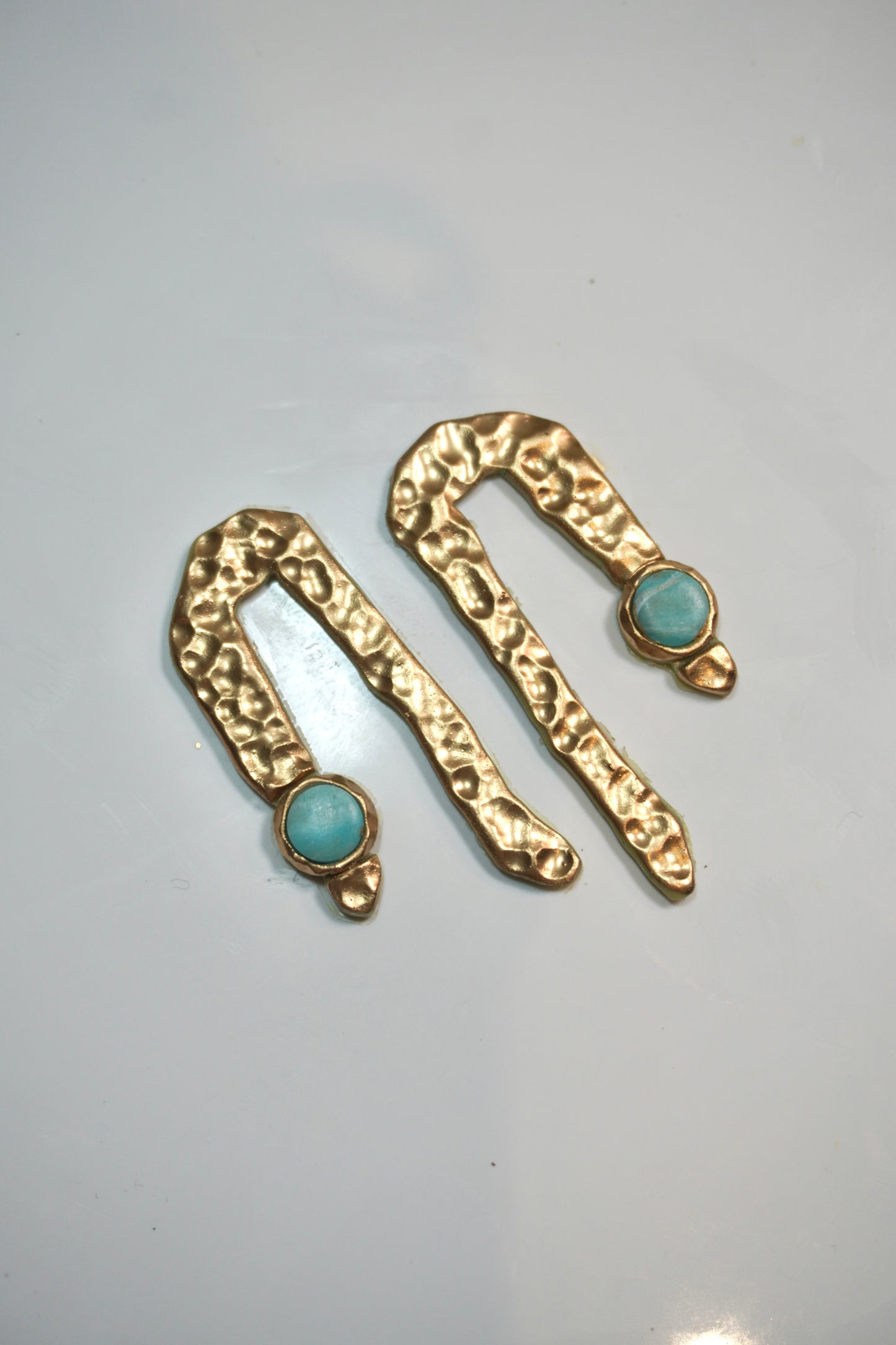 Organic Arc with small gem bezel