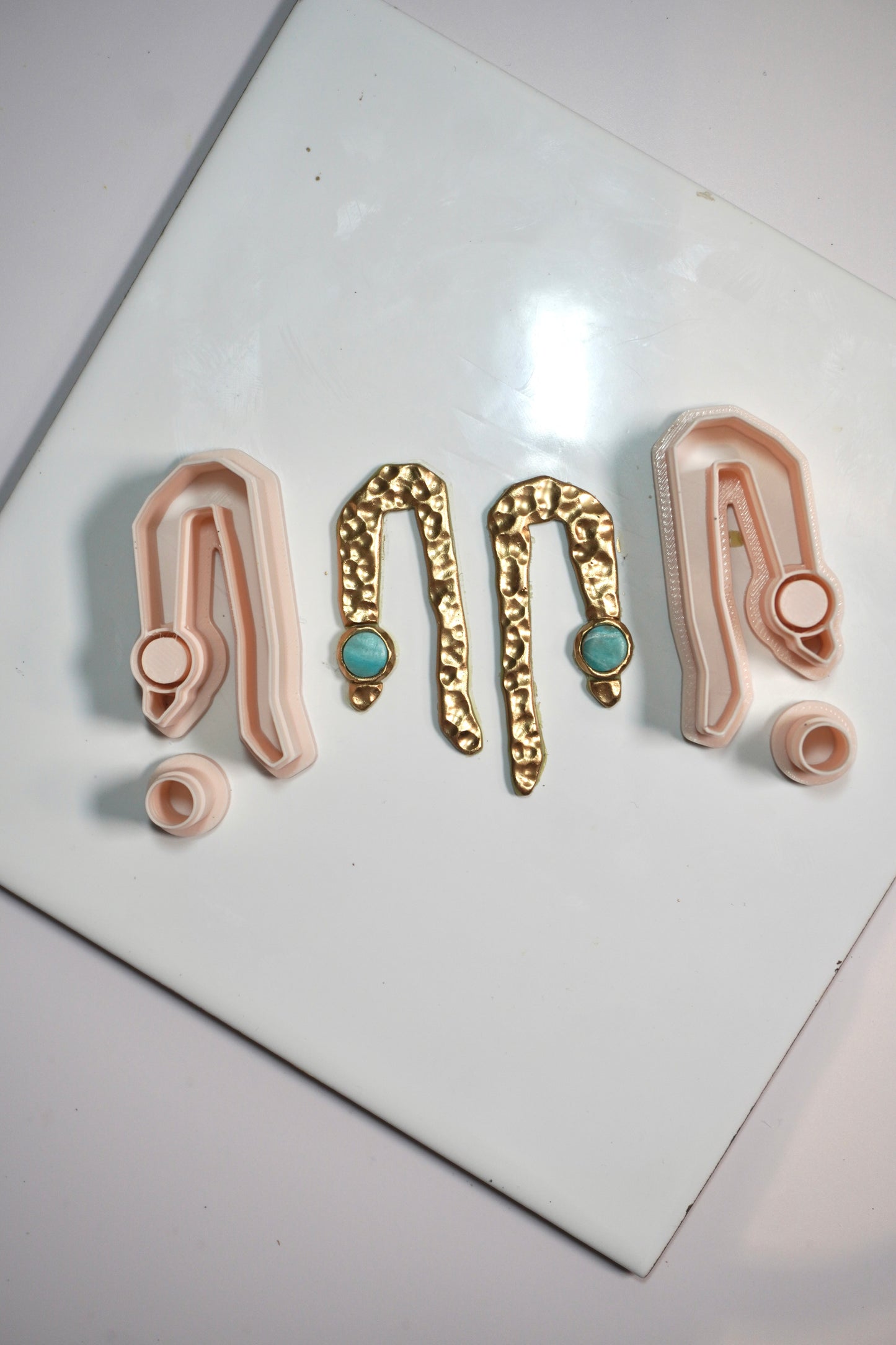 Organic Arc with small gem bezel