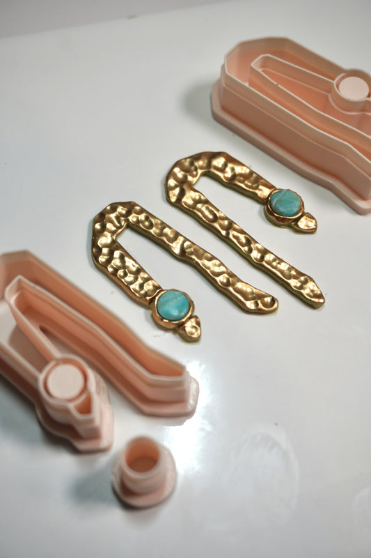 Organic Arc with small gem bezel