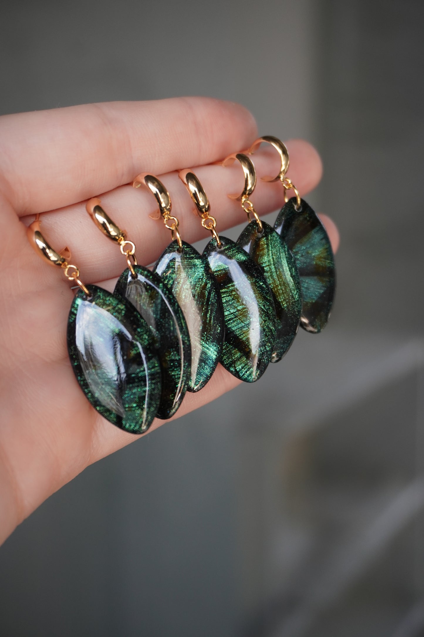 Labradorite (colour changing BLUE-GREEN)