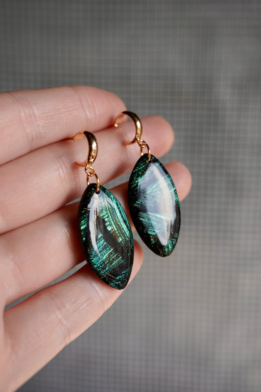 Labradorite (colour changing BLUE-GREEN)