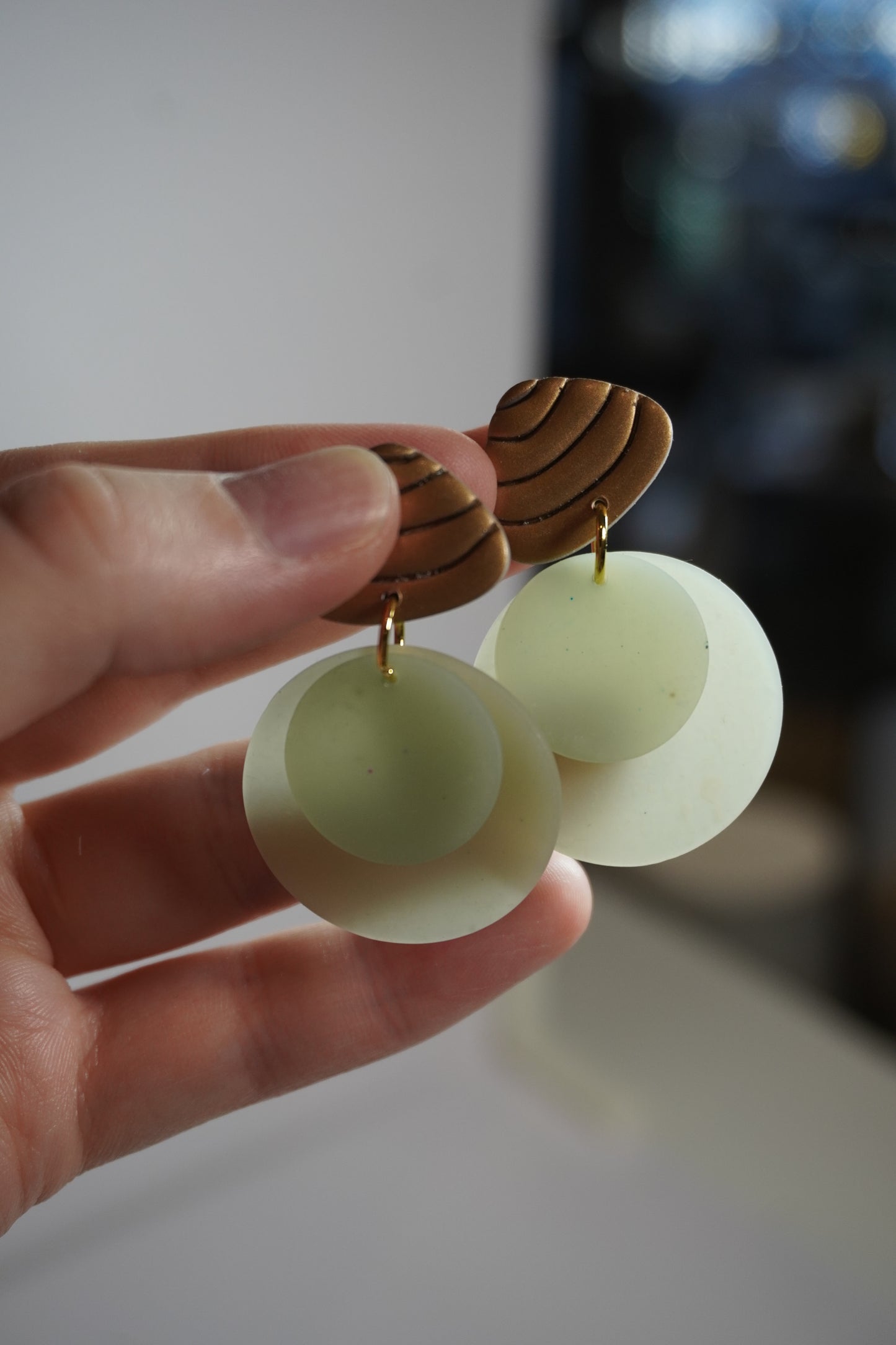 Shell and circles
