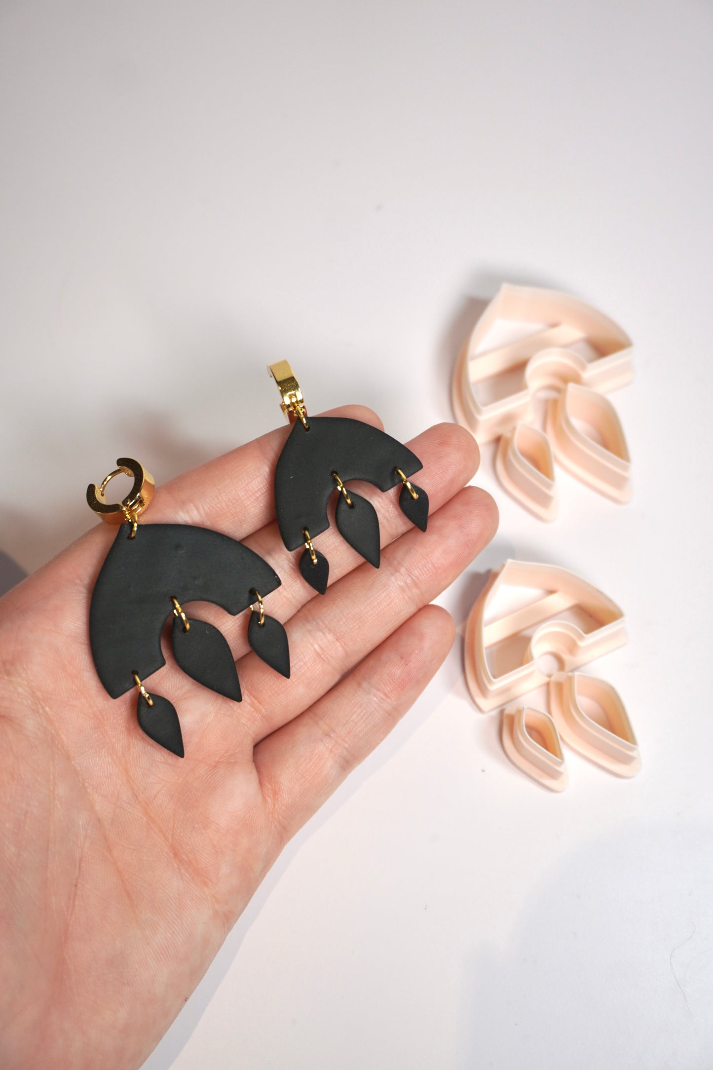 Witchy dangle 2 (2 sizes)