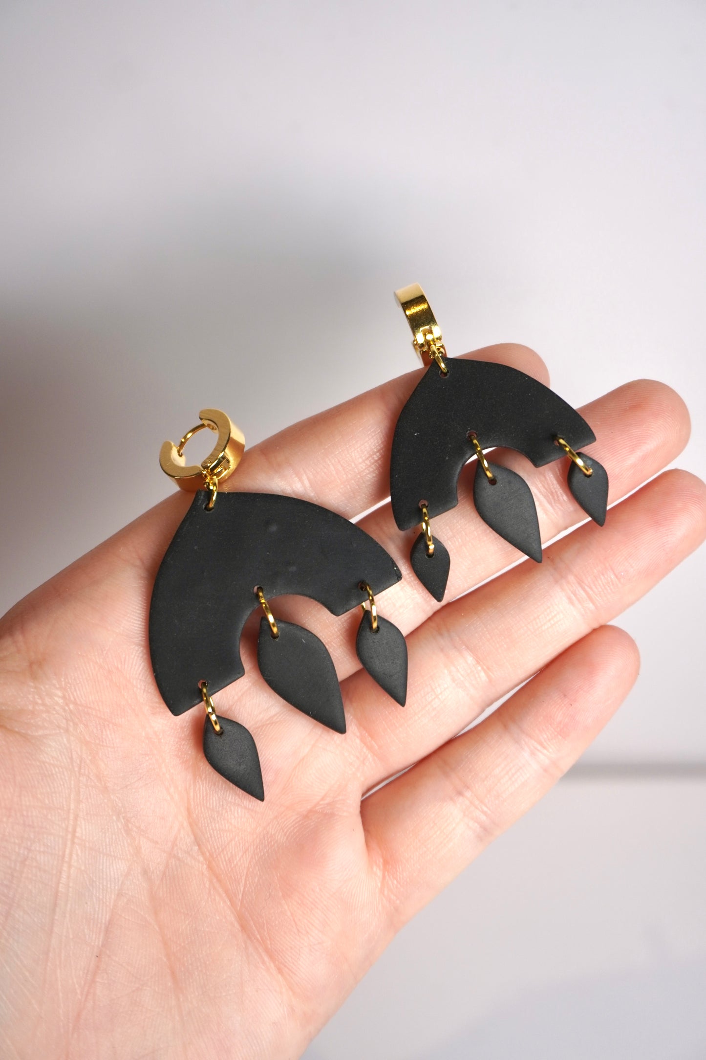 Witchy dangle 2 (2 sizes)