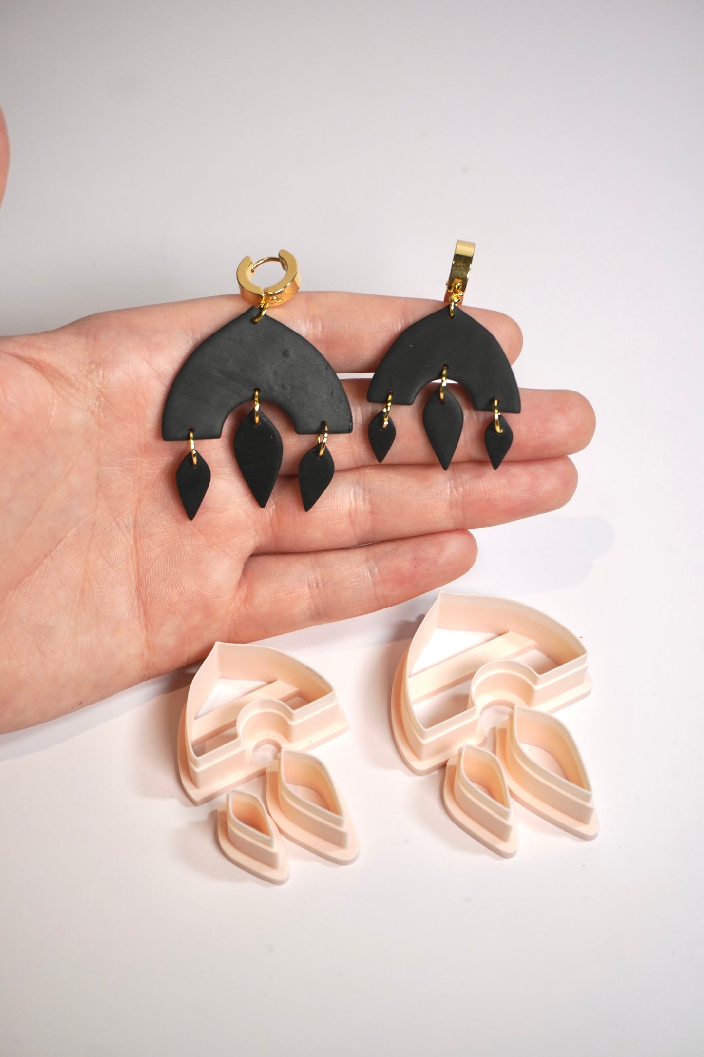 Witchy dangle 2 (2 sizes)