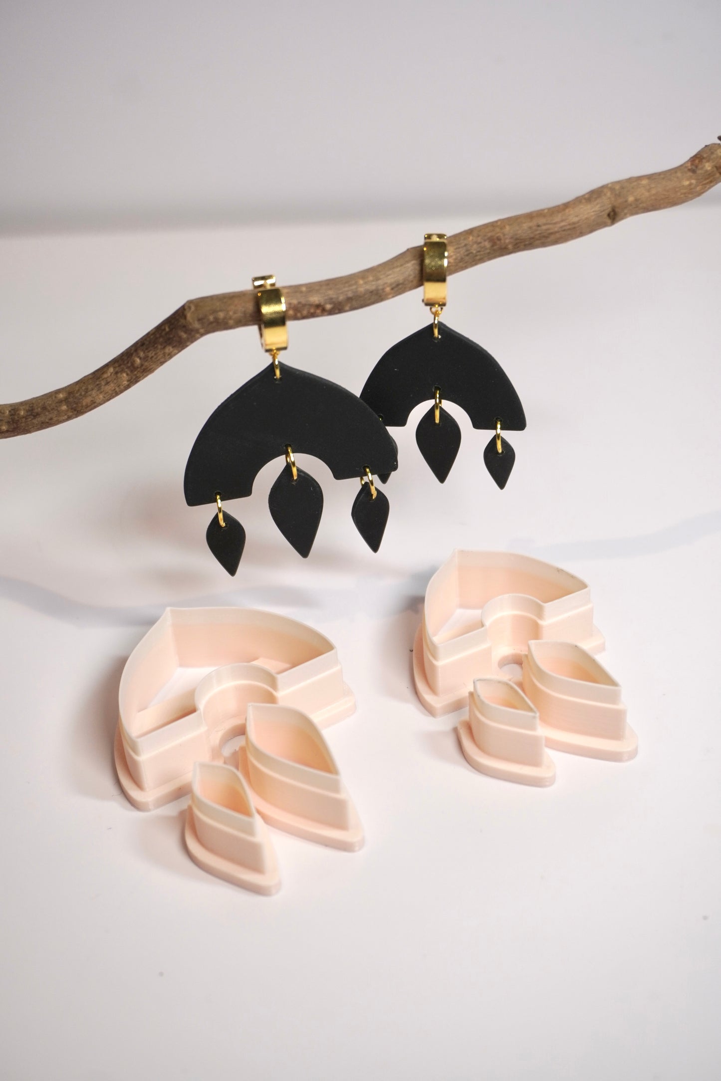 Witchy dangle 2 (2 sizes)