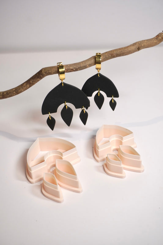 Witchy dangle 2 (2 sizes)